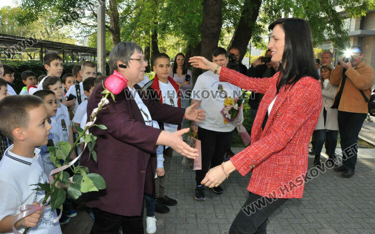 Мария Габриел: При прозрачност върху алгоритмите и данните, с които те боравят, изкуственият интелект е възможност