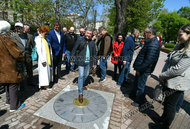 „Километър нула -Хасково“ стана атракция още в първия ден на откриването му