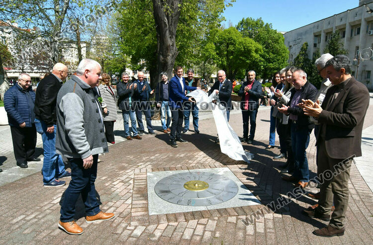 „Километър нула -Хасково“ стана атракция още в първия ден на откриването му