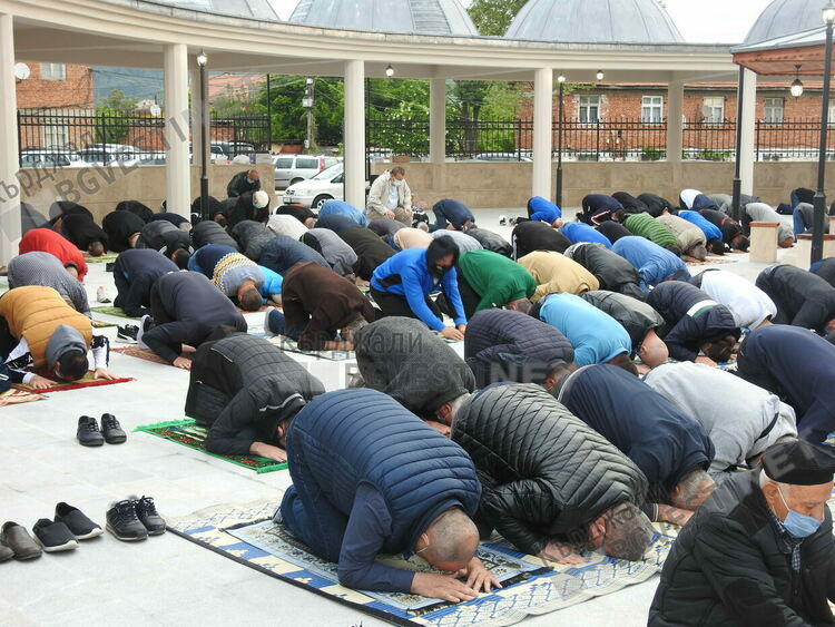 Рамазан Байрам е!В над 200 джамии в Кърджалийско отслужиха празнична молитва