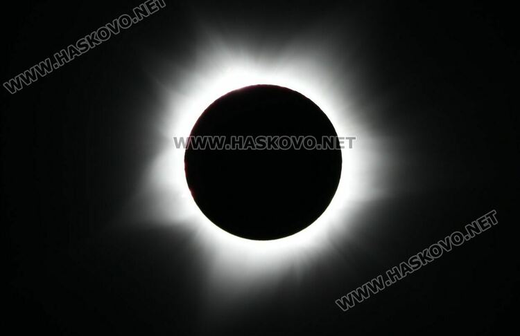 Астрономи от Хасково „запечатаха“ хибридното затъмнение в Австралия