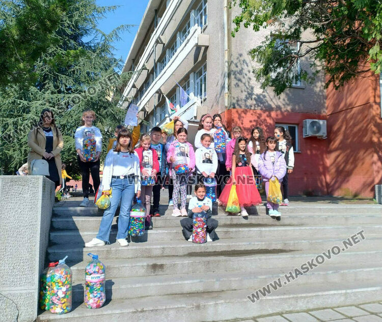 Децата в ОУ "Любен Каравелов" се присъединиха към каузата на „Капачки за бъдеще“
