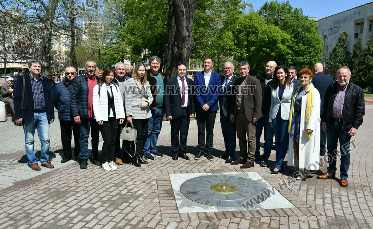 „Километър нула -Хасково“ стана атракция още в първия ден на откриването му