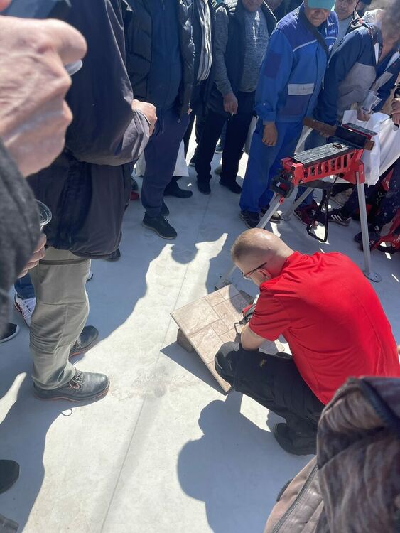 Производителят на керамични изделия "Младост" представи продуктите си в базата на "Строй - Ди"