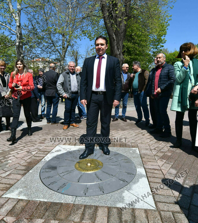 „Километър нула -Хасково“ стана атракция още в първия ден на откриването му