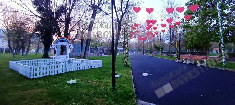 Посегателство върху празничната украса за Рамазан Байрама в Момчилград,вандали посегнаха на връх празника