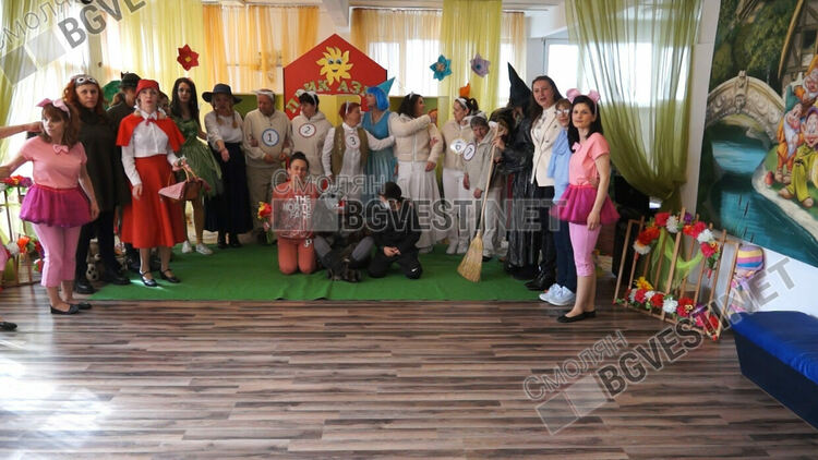 1600 лева събраха в ДГ "Родопчанче" за лечението на Любчо, посветиха спектакъла на 75-годишнината си