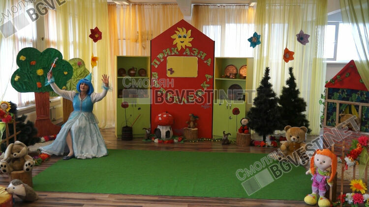 1600 лева събраха в ДГ "Родопчанче" за лечението на Любчо, посветиха спектакъла на 75-годишнината си