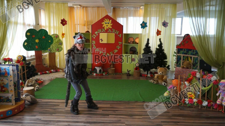 1600 лева събраха в ДГ "Родопчанче" за лечението на Любчо, посветиха спектакъла на 75-годишнината си