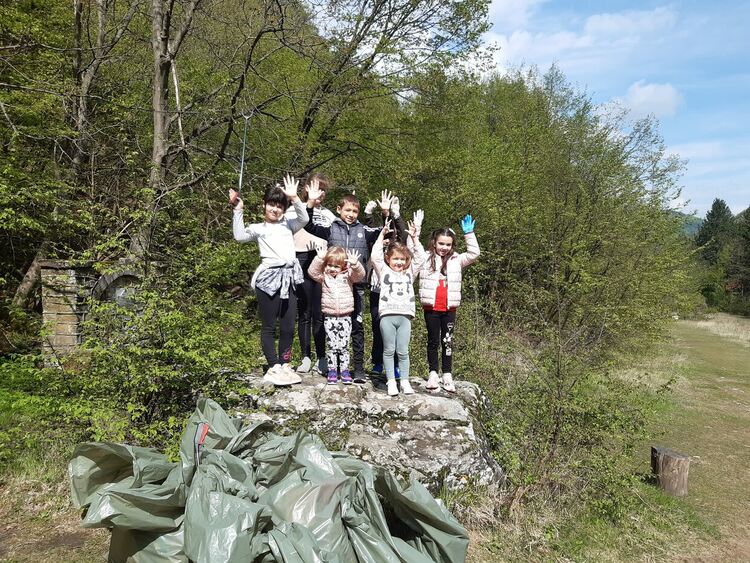 В Деня на Земята РИОСВ – Пловдив почисти замърсени eкопътеки в Царството на орхидеите