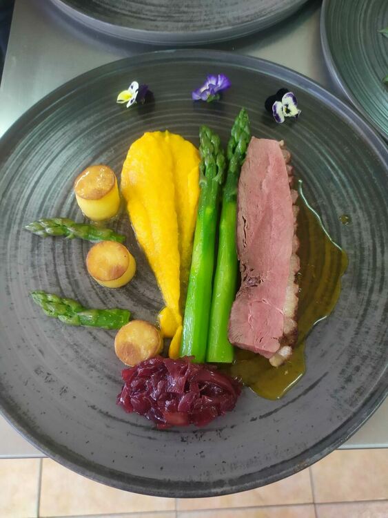 Ученици от Гимназията по туризъм с грамоти от Национално състезание за готварство и хотелиерство