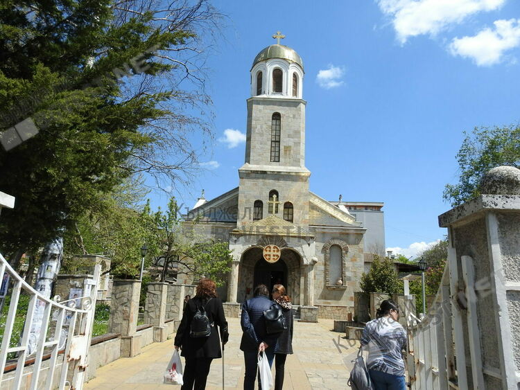 Кърджалийци с молитва в памет на жертвите от войната в Украйна, събират подписи за мир и неутралитет