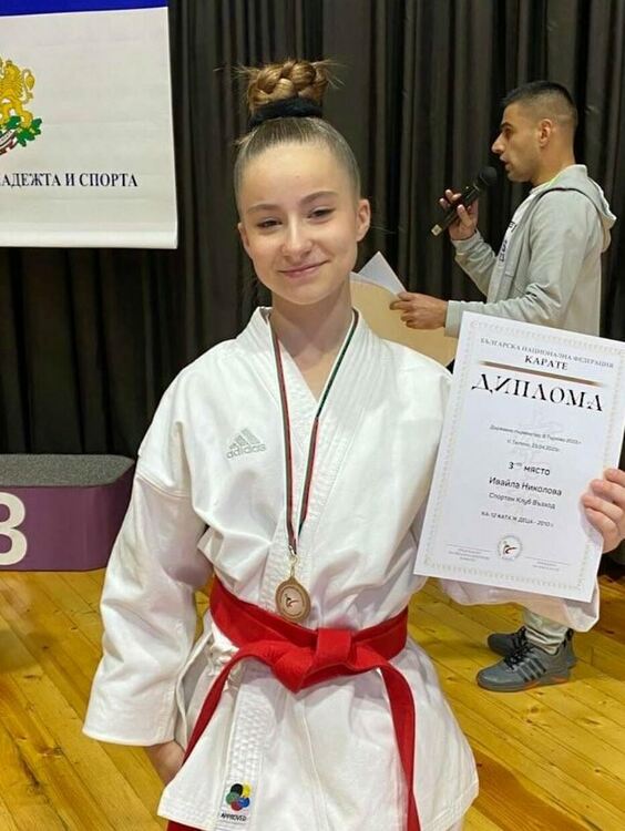 Бронзови отличия за каратеките на СК „Възход“ от Държавното в Казанлък