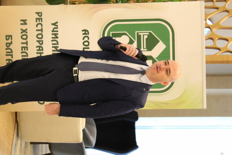 Ученици от Гимназията по туризъм с грамоти от Национално състезание за готварство и хотелиерство