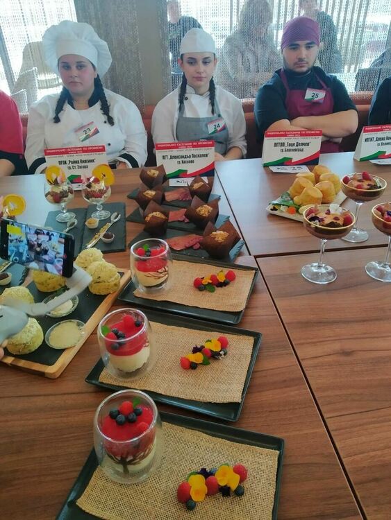 Ученици от Гимназията по туризъм с грамоти от Национално състезание за готварство и хотелиерство