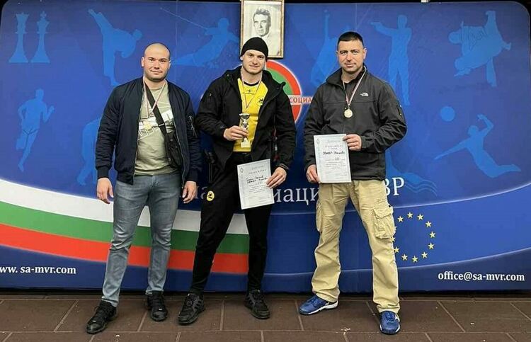 Трето място за хасковски полицаи в Републикански турнир по стрелба