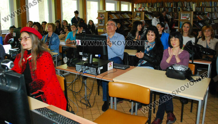 Представиха сборник за 95 г. от създаването на ПГЛП „Райна Княгиня“