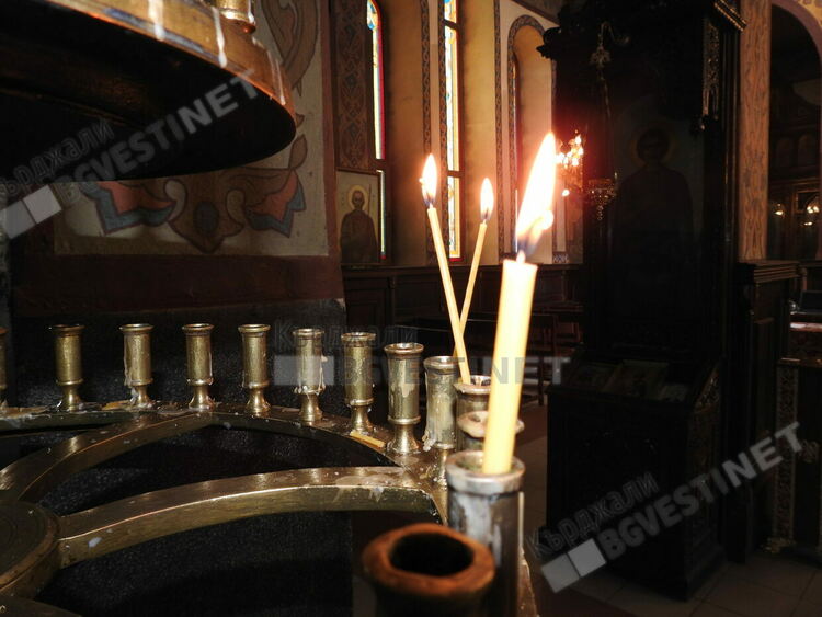 Кърджалийци с молитва в памет на жертвите от войната в Украйна, събират подписи за мир и неутралитет