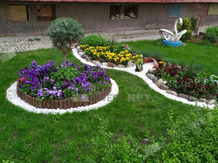 С настъпването на пролетта все повече кърджалийци създават градинки пред домовете си, минувачи се снимат за спомен