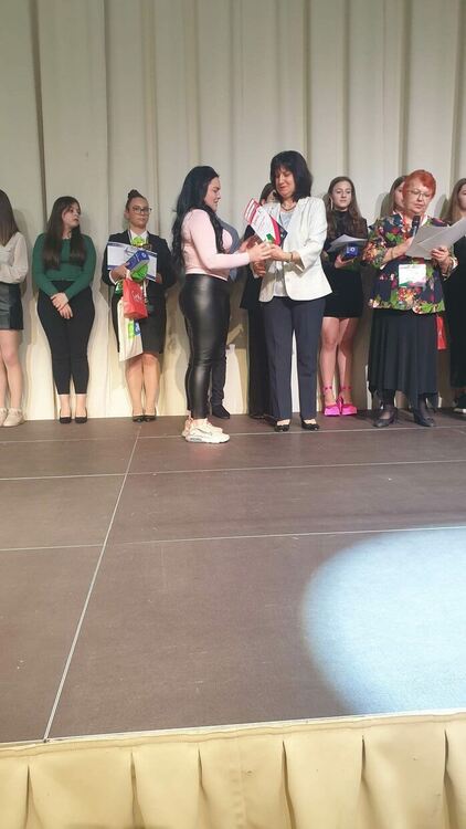 Ученици от Гимназията по туризъм с грамоти от Национално състезание за готварство и хотелиерство