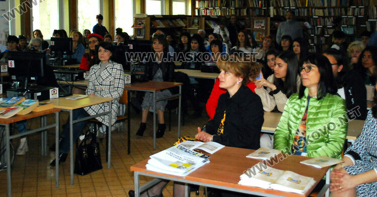 Представиха сборник за 95 г. от създаването на ПГЛП „Райна Княгиня“