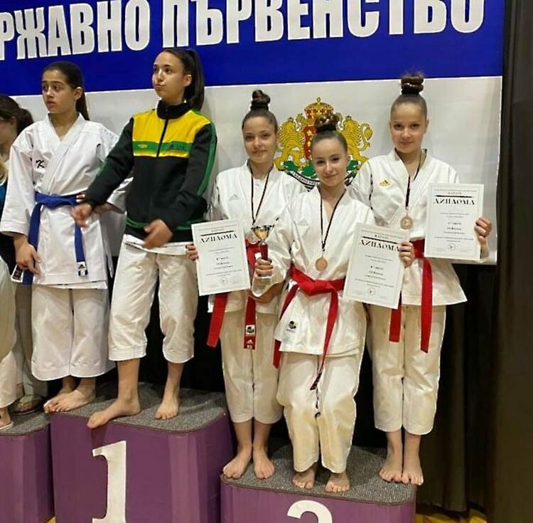 Бронзови отличия за каратеките на СК „Възход“ от Държавното в Казанлък