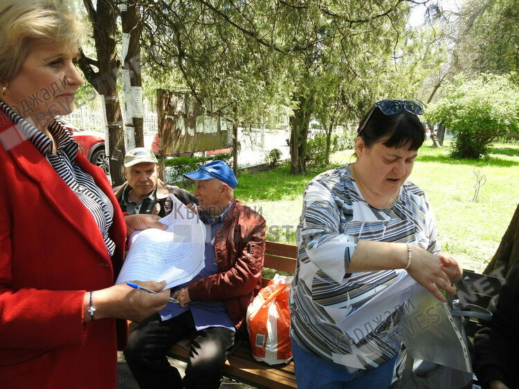 Кърджалийци с молитва в памет на жертвите от войната в Украйна, събират подписи за мир и неутралитет