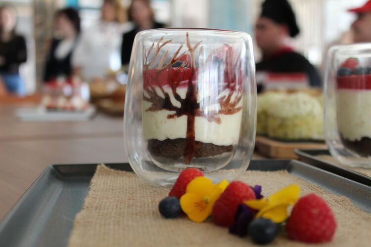 Ученици от Гимназията по туризъм с грамоти от Национално състезание за готварство и хотелиерство