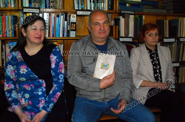 Представиха сборник за 95 г. от създаването на ПГЛП „Райна Княгиня“