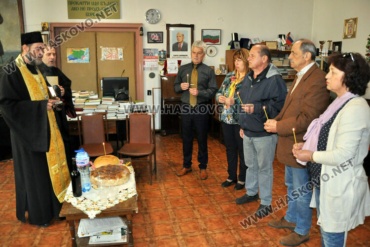 В Хасково почетоха паметта на отец Александър Чъкърък  