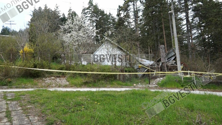 Подземна пещера почти погълна две постройки в смолянския квартал Устово