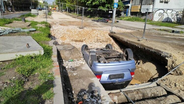Пиян шофьор падна по таван в изкоп в опит за избяга от полицейска проверка
