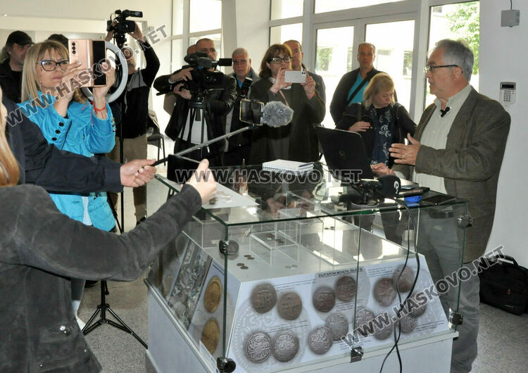 Дарителска кампания за спасително проучване на тракийска гробница със стенописи край Хасково 