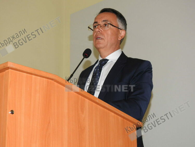 Кметът Хасан Азис предлага безвъзмездна помощ за 11 болни кърджалийци