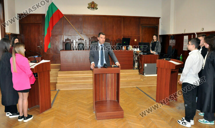 Симулативно дело с инфлуенсърка, пострадала при катастрофа с дрогиран водач в Хасково 