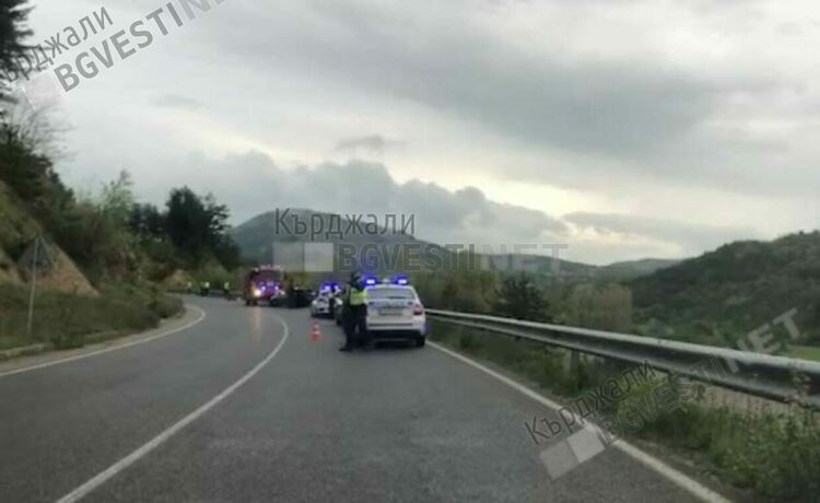 Тежка катастрофа на главния път за Маказа,двама младежи са сериозно пострадали