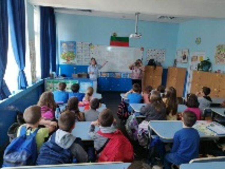Продължава образователната кампания &bdquo;Инспектори по коланите&ldquo; на територията на община Перник