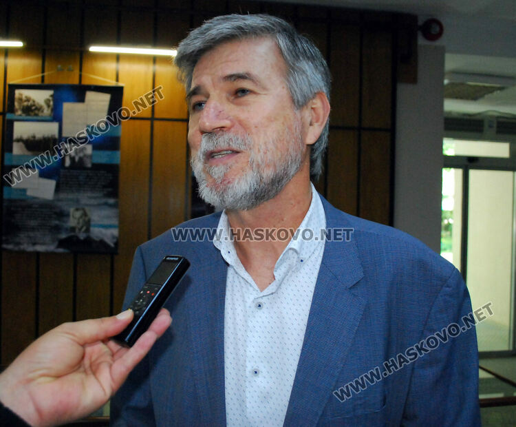 В Хасково откриха изложба за живота и творчеството на Елисавета Багряна