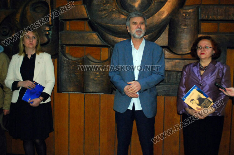 В Хасково откриха изложба за живота и творчеството на Елисавета Багряна