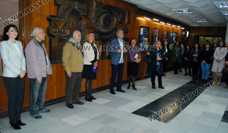 В Хасково откриха изложба за живота и творчеството на Елисавета Багряна