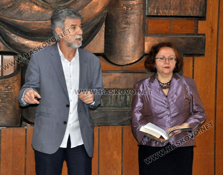 В Хасково откриха изложба за живота и творчеството на Елисавета Багряна