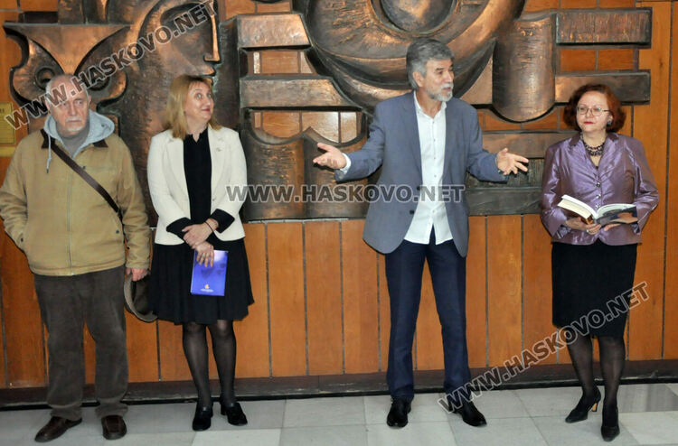 В Хасково откриха изложба за живота и творчеството на Елисавета Багряна