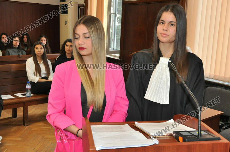 Симулативно дело с инфлуенсърка, пострадала при катастрофа с дрогиран водач в Хасково 