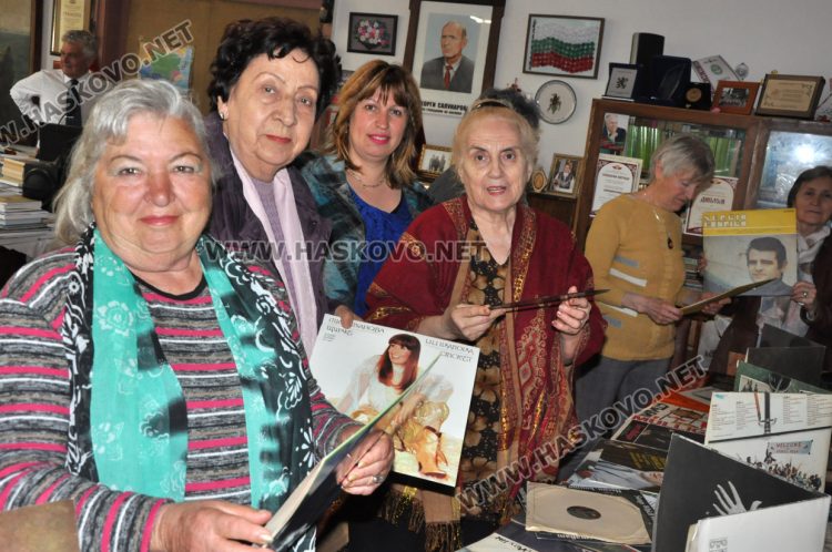 Изложба на грамофонни плочи от миналия век в Тракийското дружество