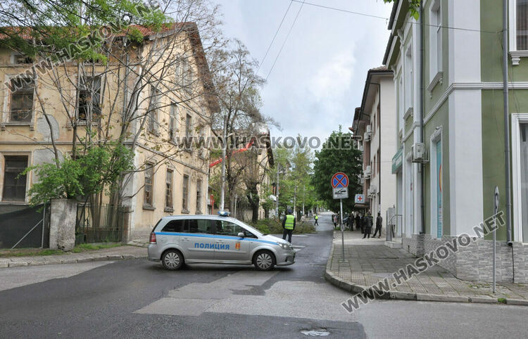 Затвориха улица „Георги Кирков“ пред Втора поликлиника заради резитба на дърво