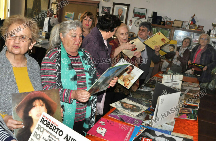 Изложба на грамофонни плочи от миналия век в Тракийското дружество