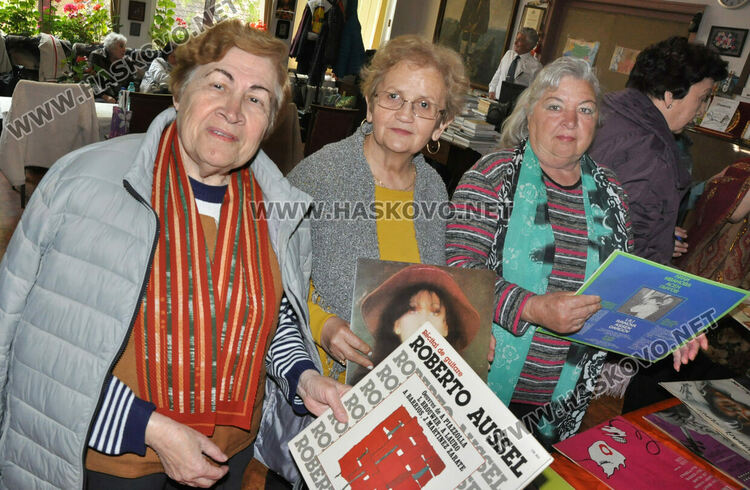 Изложба на грамофонни плочи от миналия век в Тракийското дружество