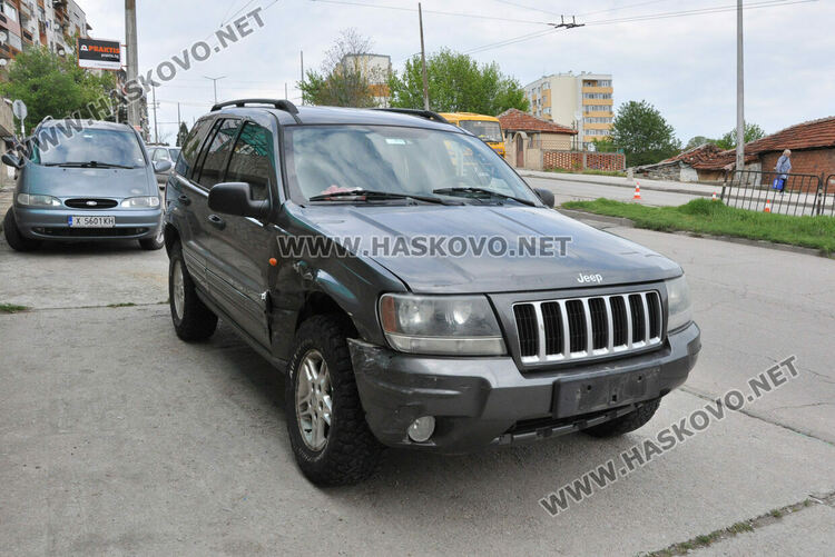 БМВ се заби в джип на „Васил Левски“