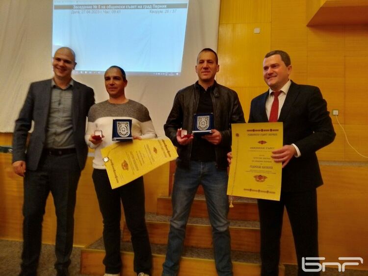 Високо признание от Общинския съвет и Община Перник получиха двама огнеборци, участвали в спасителната акция в Турция