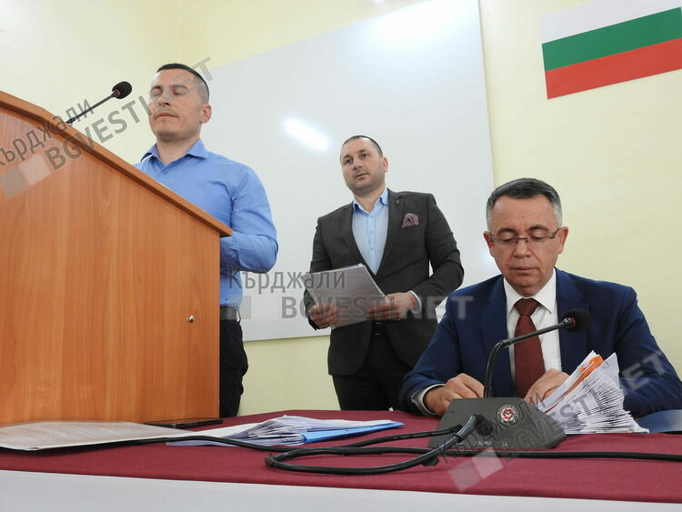 Йозкан Осман Камбер влиза в Общинския съвет на мястото на Елван Гюркаш, положи клетва